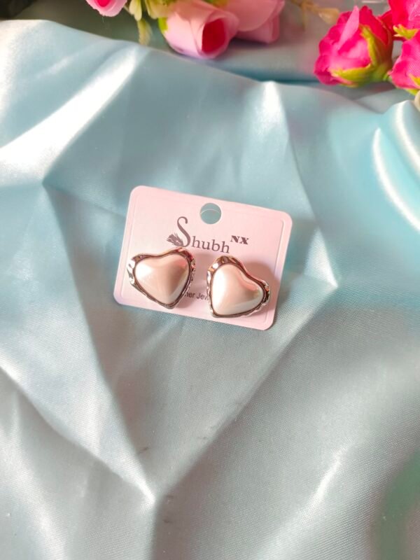 Heart Pearl Silver Stud - Image 3