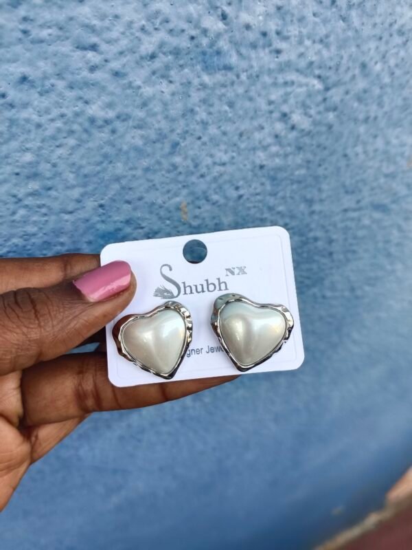 Heart Pearl Silver Stud